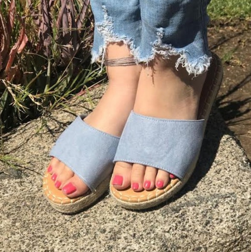 BAMBOO Baby Blue Sandals - Picture 4 of 12